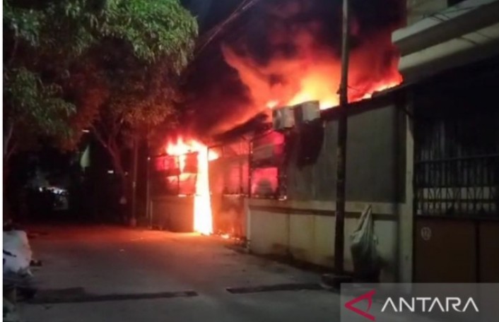 Terancam di PHK, Pria di Pasuruan Bakar Tempat Bekerja dan Serahkan Diri ke&nbsp;Polisi