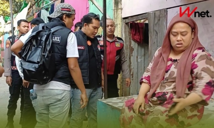 Momen Emak-emak di Kampung Bahari Berdebat dengan Petugas saat Rumah&nbsp;Digeledah